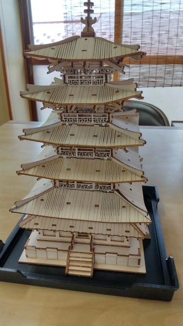 弊社社長が製作した五重塔の写真全体