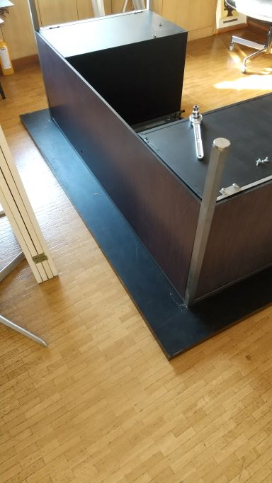 伊藤工業所,組み立てた机大きさに驚く,